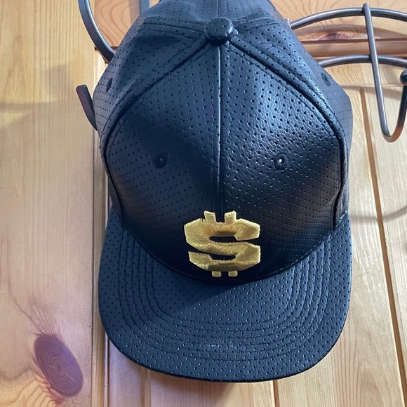 $ SnapBack - Picture 1 of 5